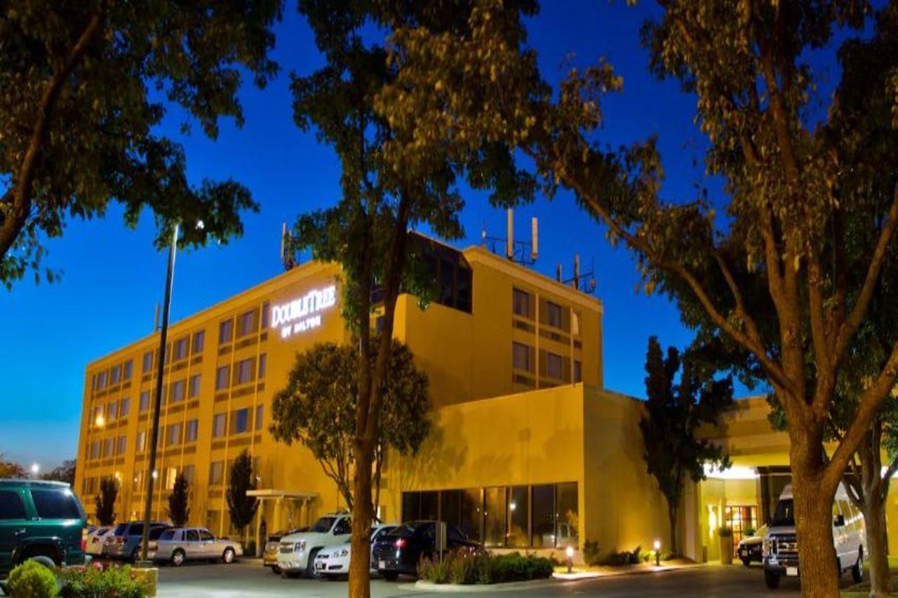 Doubletree By Hilton Wichita Airport Hotel Ngoại thất bức ảnh