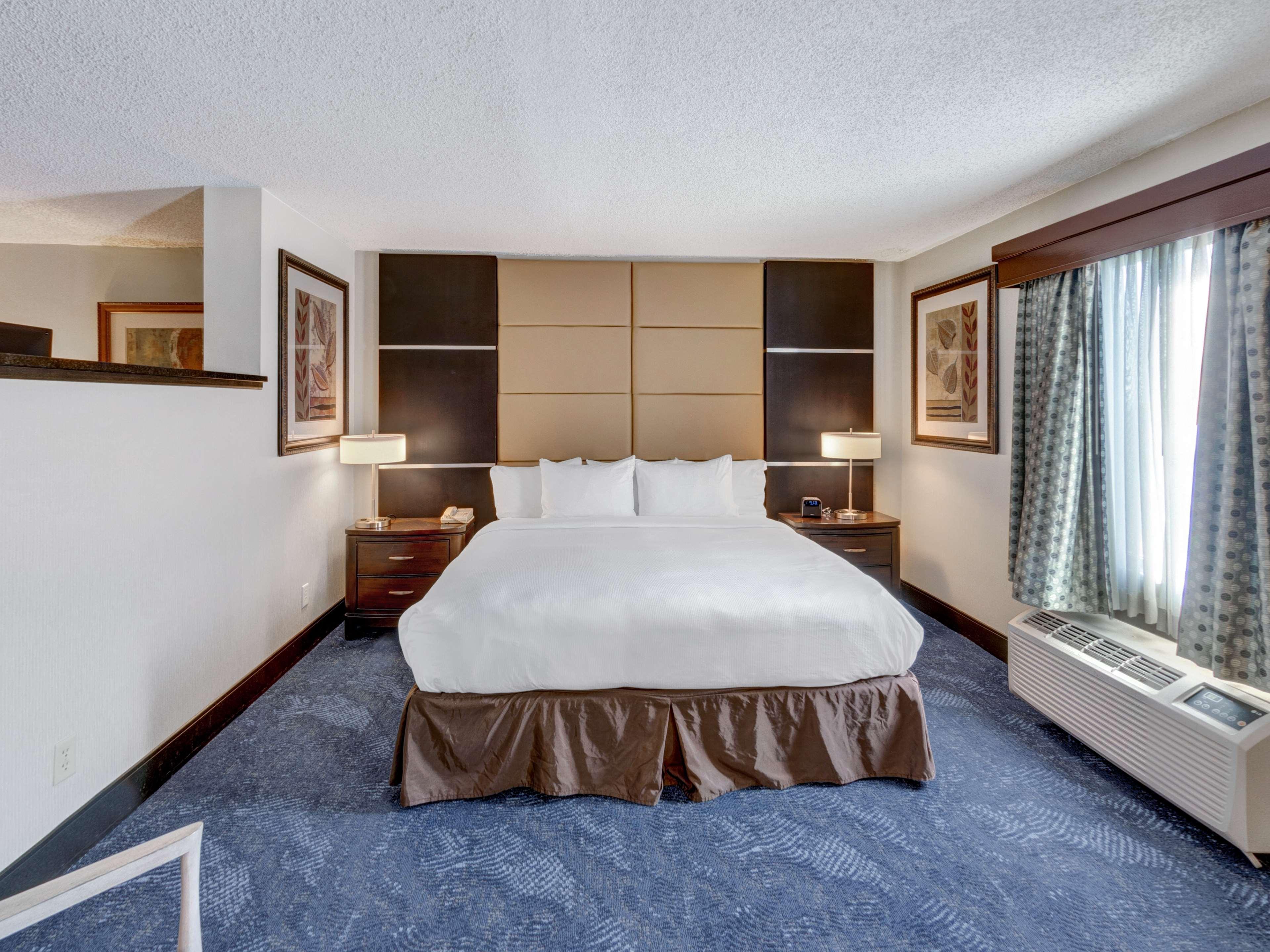 Doubletree By Hilton Wichita Airport Hotel Ngoại thất bức ảnh