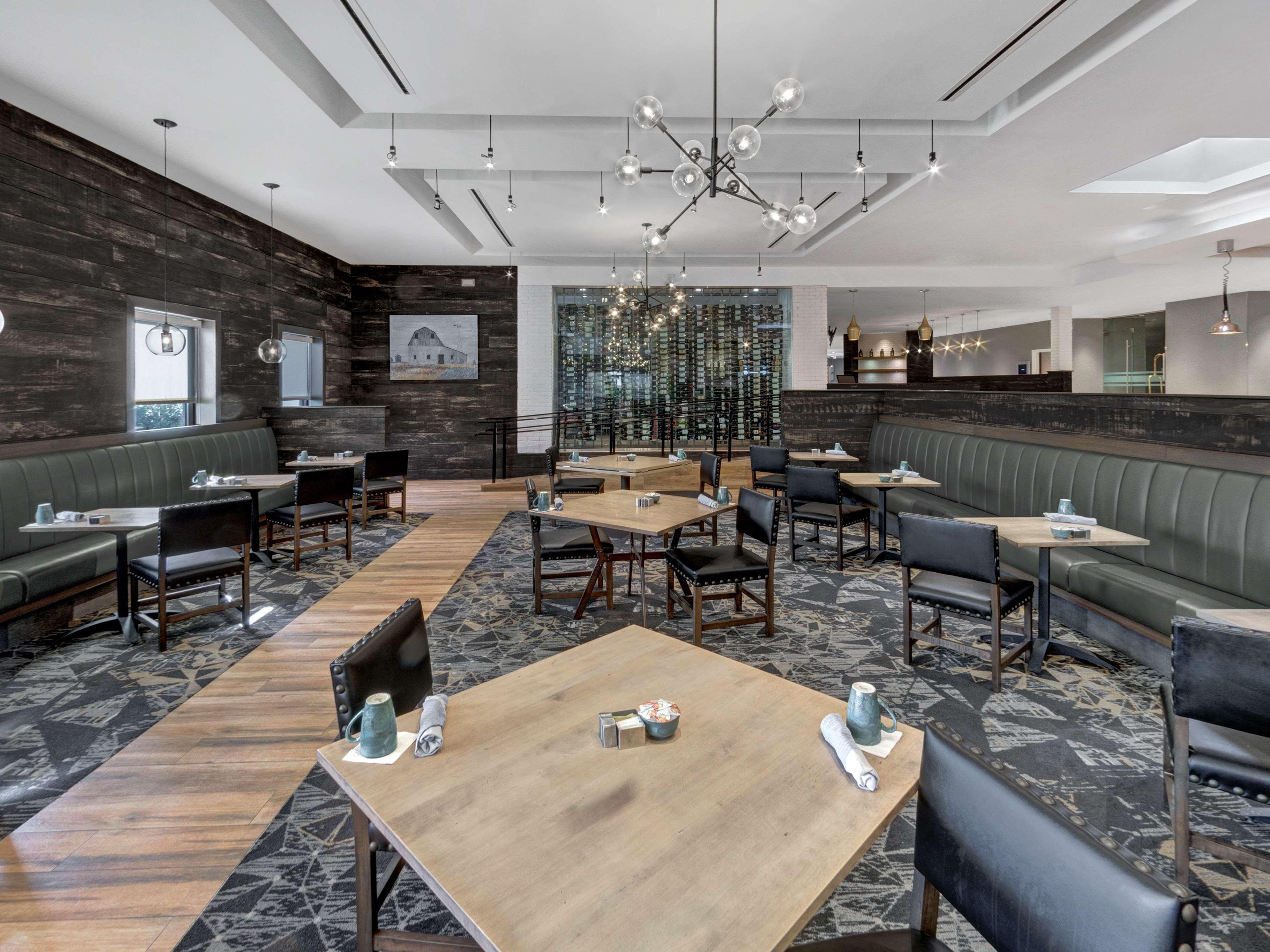 Doubletree By Hilton Wichita Airport Hotel Ngoại thất bức ảnh