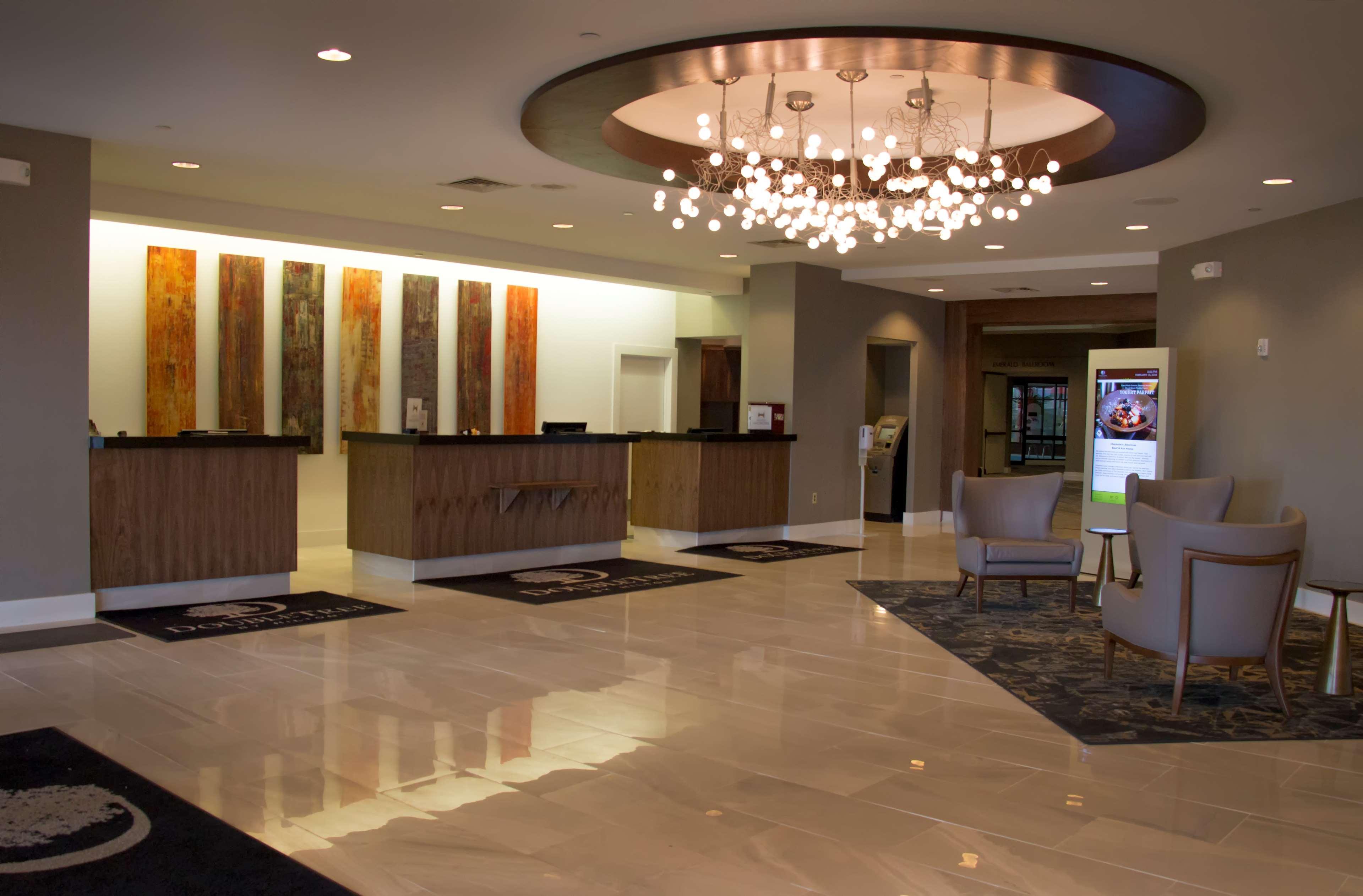 Doubletree By Hilton Wichita Airport Hotel Ngoại thất bức ảnh
