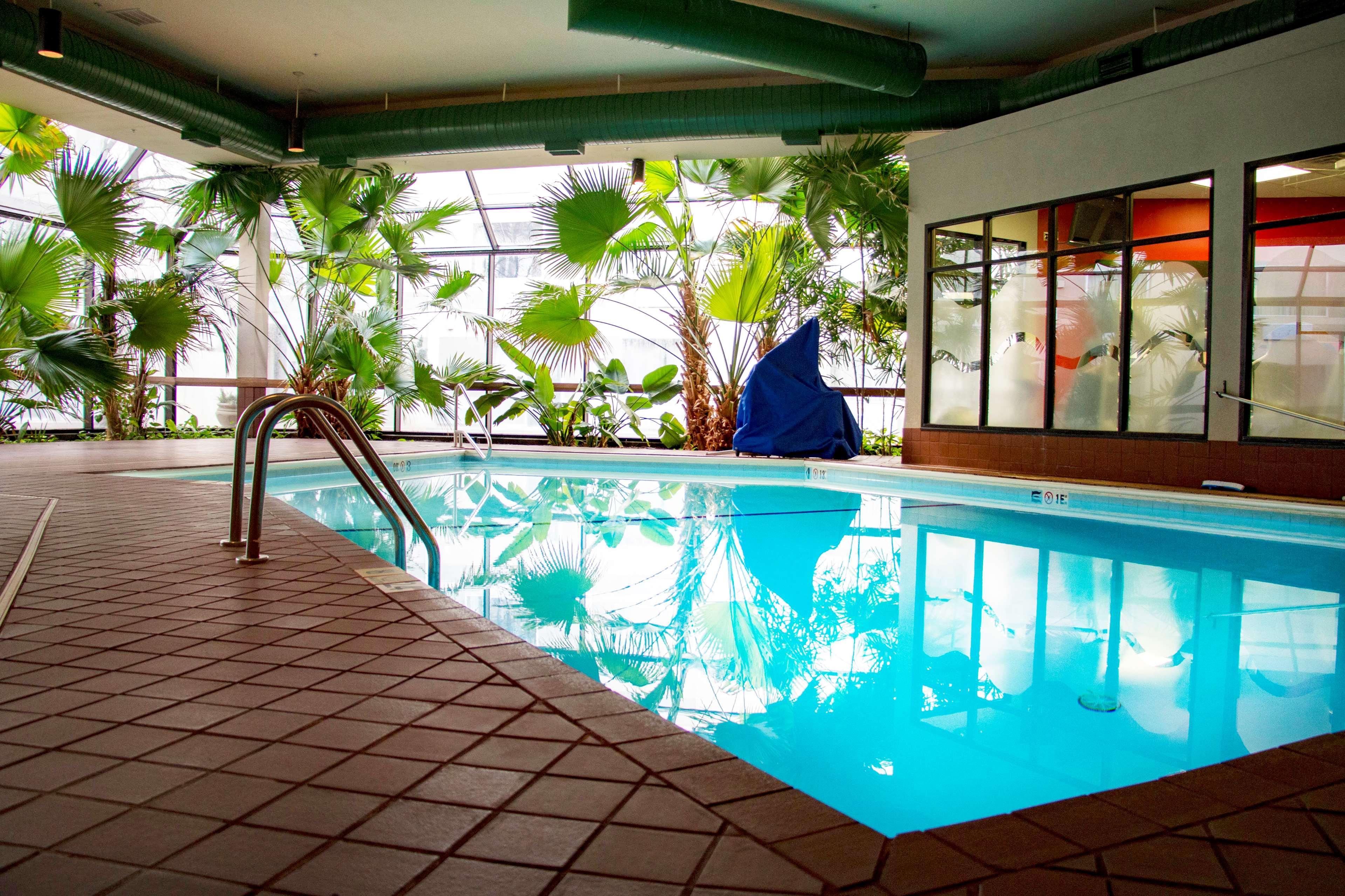 Doubletree By Hilton Wichita Airport Hotel Ngoại thất bức ảnh