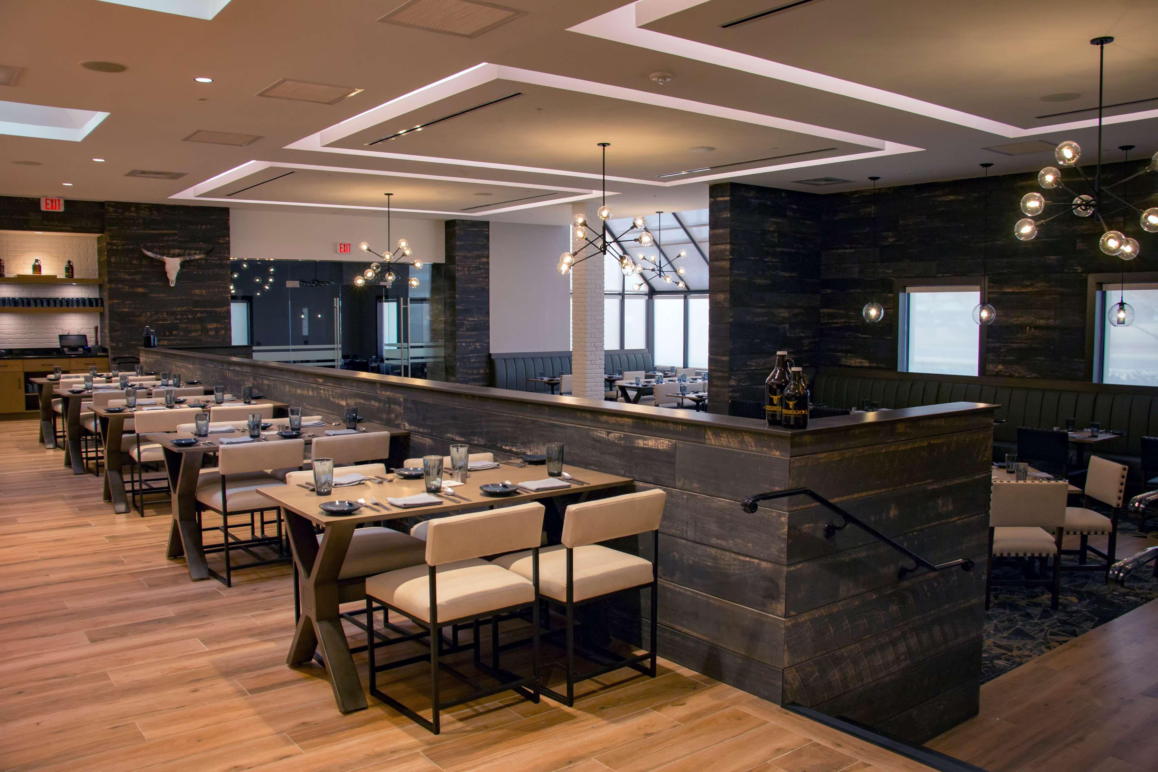 Doubletree By Hilton Wichita Airport Hotel Ngoại thất bức ảnh