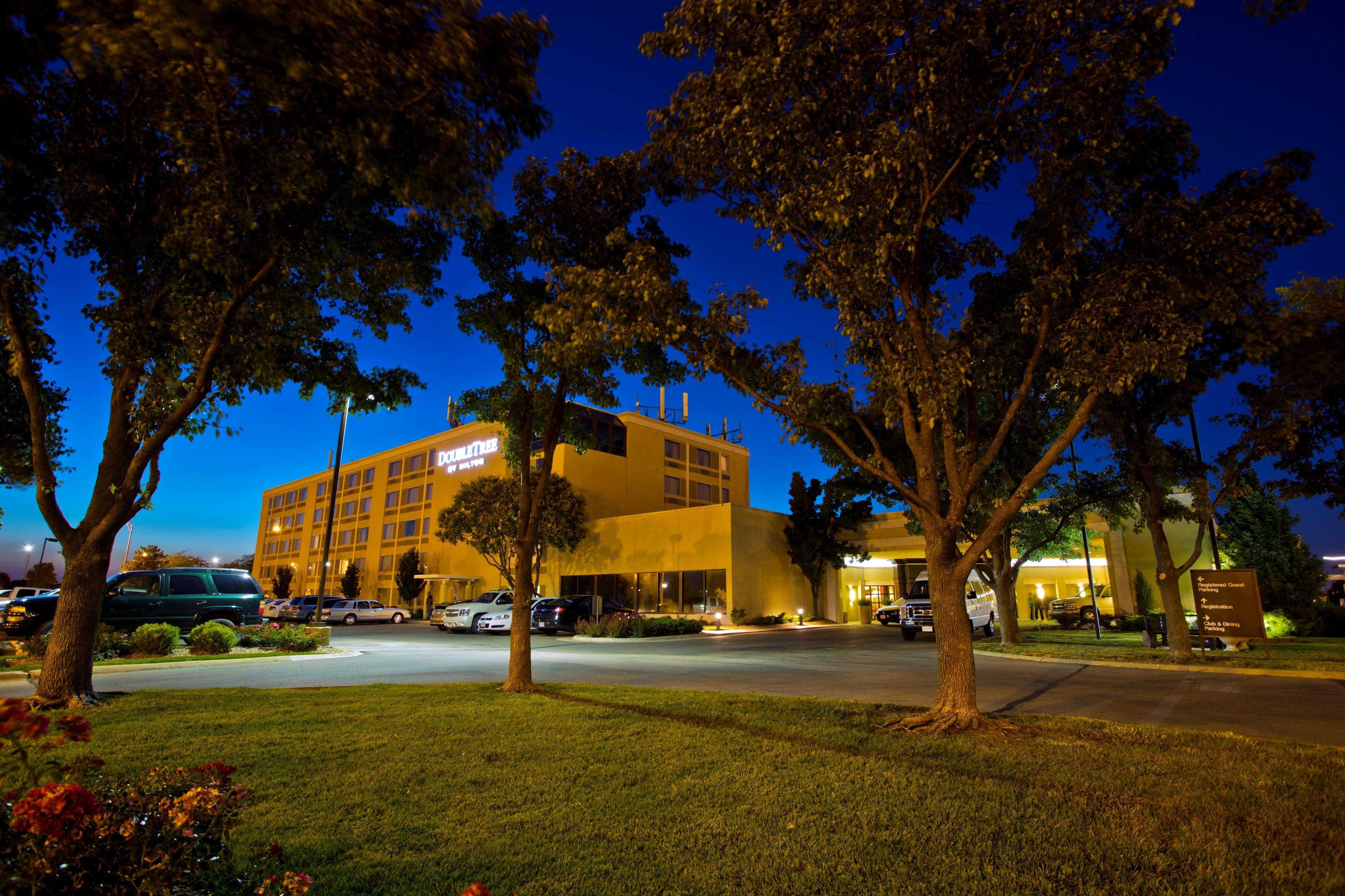 Doubletree By Hilton Wichita Airport Hotel Ngoại thất bức ảnh