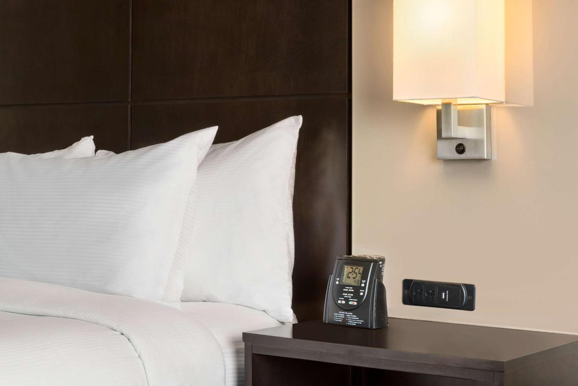 Doubletree By Hilton Wichita Airport Hotel Ngoại thất bức ảnh