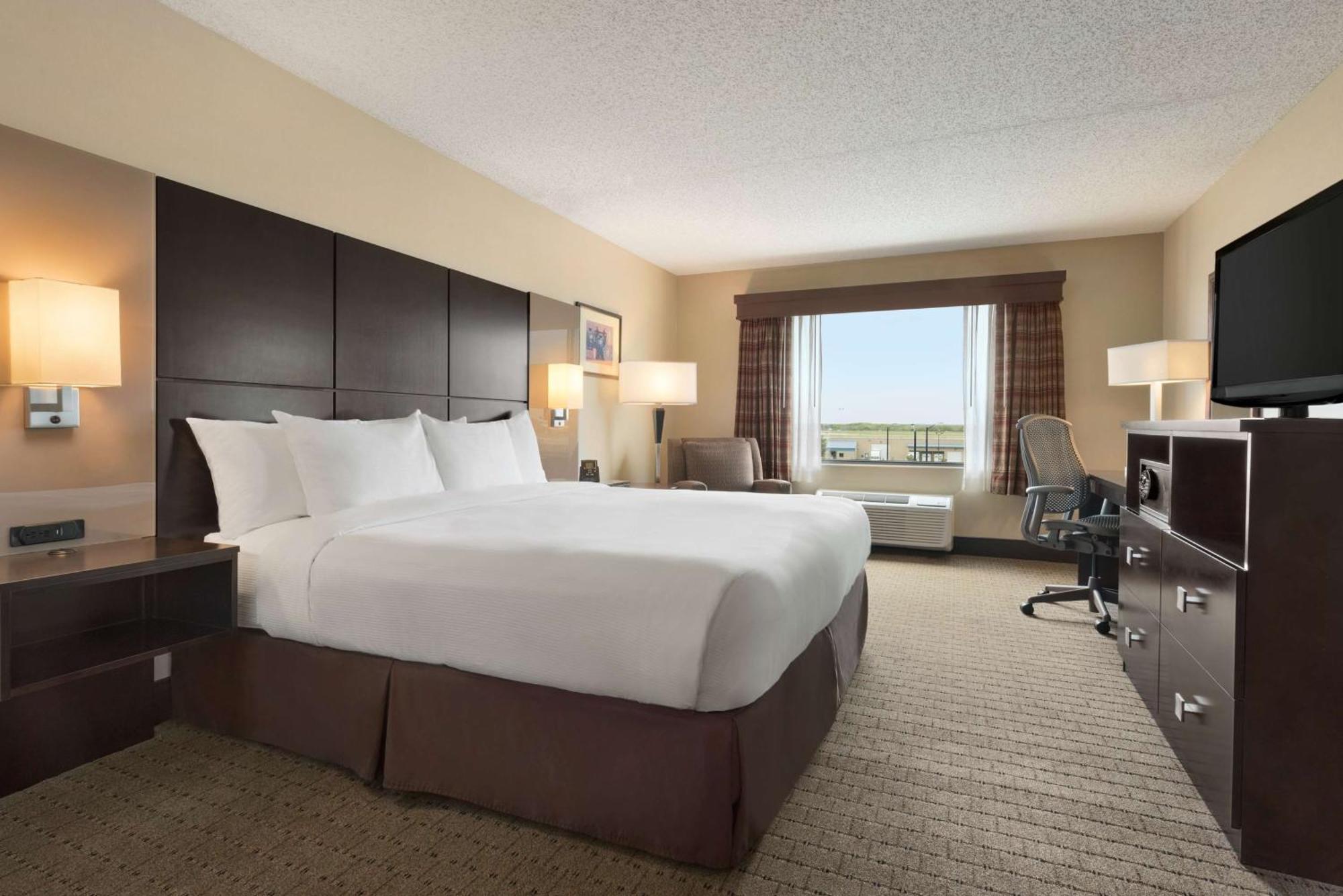 Doubletree By Hilton Wichita Airport Hotel Ngoại thất bức ảnh