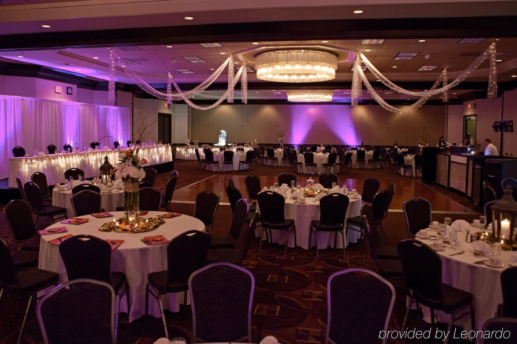 Doubletree By Hilton Wichita Airport Hotel Ngoại thất bức ảnh