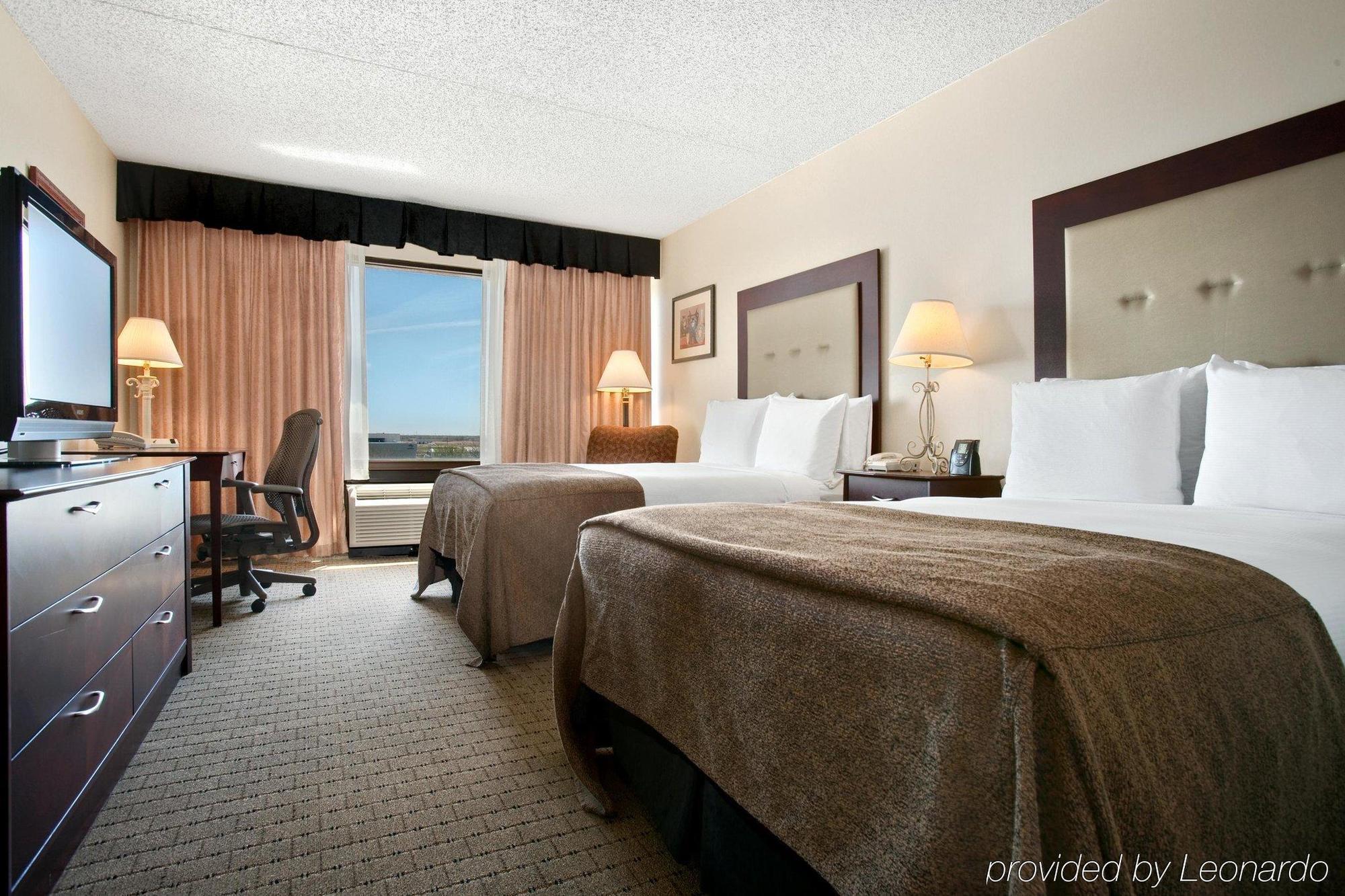 Doubletree By Hilton Wichita Airport Hotel Phòng bức ảnh