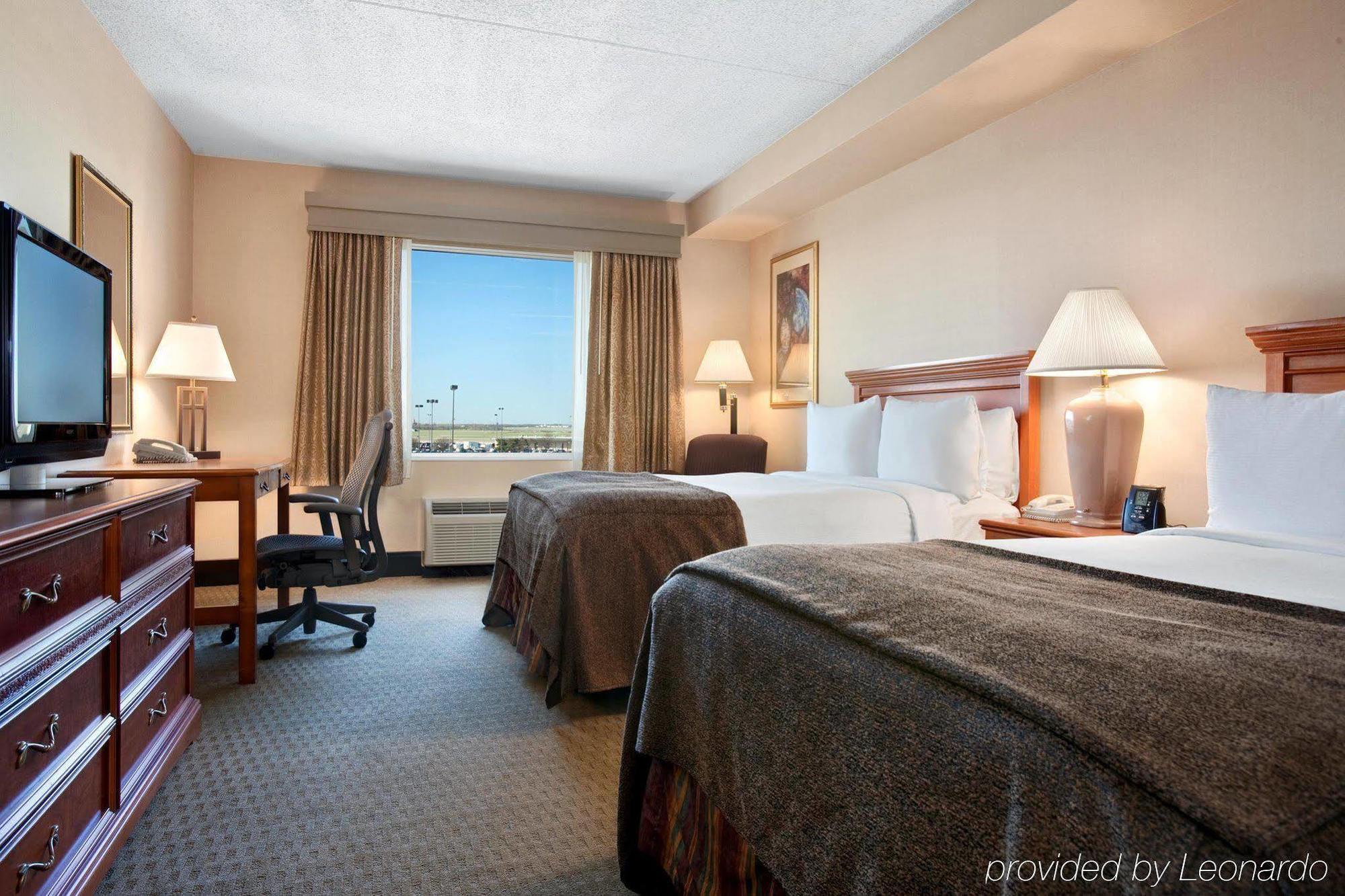 Doubletree By Hilton Wichita Airport Hotel Ngoại thất bức ảnh