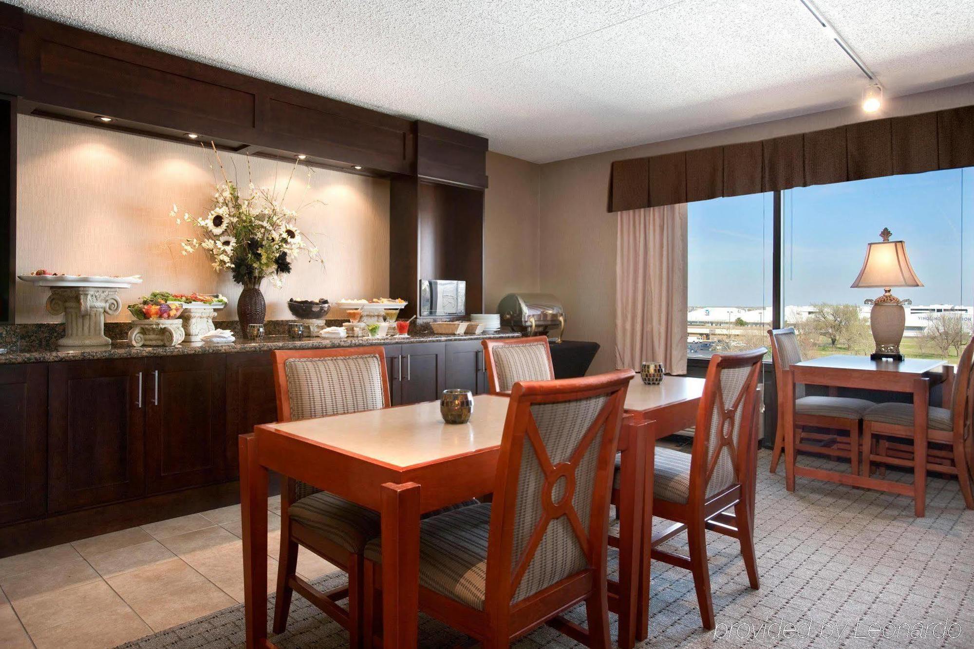 Doubletree By Hilton Wichita Airport Hotel Nhà hàng bức ảnh