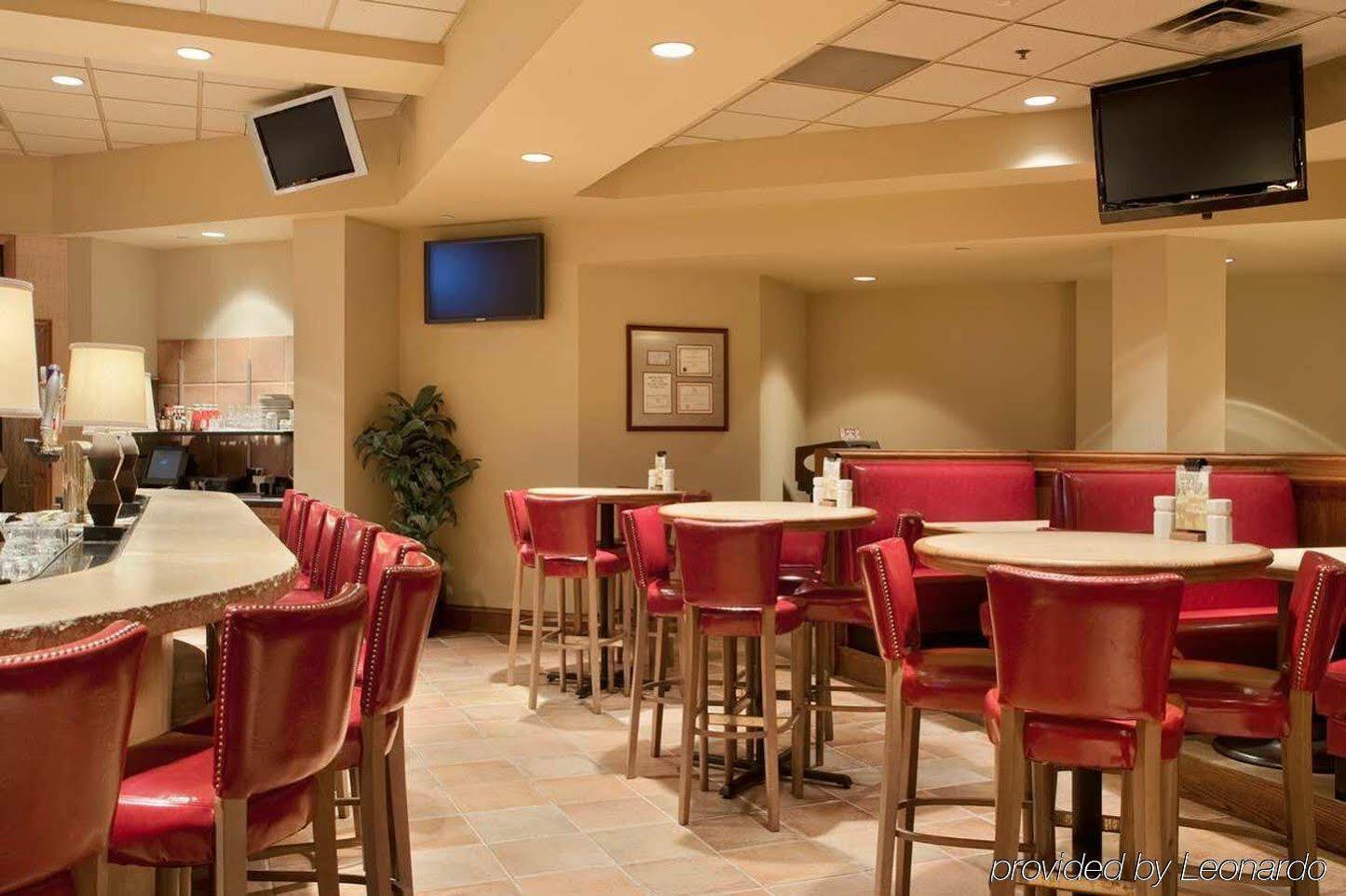 Doubletree By Hilton Wichita Airport Hotel Ngoại thất bức ảnh
